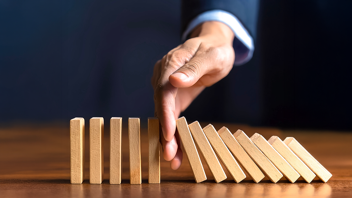 Mesmo com uma operação bem organizada, alguns imprevistos estão fora do controle da empresa. Problemas com fornecedores, transportadoras ou parceiros estratégicos podem afetar prazos, interromper processos e gerar prejuízos para o negócio.